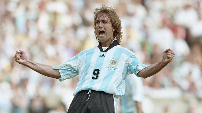 Gabriel Batistuta, Piala Dunia 1998 21 Jun 1998: Gabriel Batistuta of Argentina celebrates after scoring in the World Cup group F match against Jamaica at the Parc des Princes in Paris. Batistuta scored a hat-trick as Argentina won 5-0. \ Mandatory Credit: Mark Thompson /Allsport