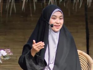 8 Foto Gaya Hijab Syari Haneen Akira, Istri Hanan Attaki Jarang Tersorot 8 Foto Gaya Hijab Syari Haneen Akira, Istri Hanan Attaki Jarang Tersorot