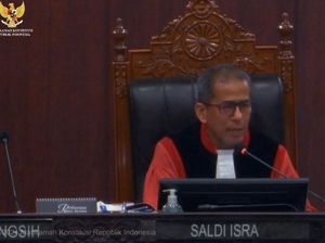 Saat Saldi Isra Singgung Kekalahan Indonesia U-23 dari Irak di Sidang MK Saat Saldi Isra Singgung Kekalahan Indonesia U-23 dari Irak di Sidang MK
