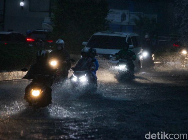 Hujan Deras, Jalan Kapten Tendean Jaksel Tergenang