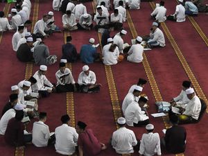 Niat Iktikaf di Masjid, Dilengkapi Tata Cara dan Waktu Terbaiknya Niat Iktikaf di Masjid, Dilengkapi Tata Cara dan Waktu Terbaiknya