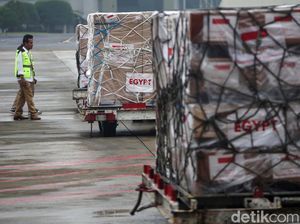 Bantuan Indonesia untuk Gaza Diterjunkan dari Pesawat