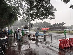 Jalan Medan Merdeka Barat Ditutup Jelang Demo di Patung Kuda Jalan Medan Merdeka Barat Ditutup Jelang Demo di Patung Kuda
