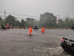 Jembatan Jalan Alternatif Sentul Bogor Sempat Banjir Imbas Drainase Tersumbat