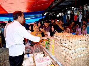 Kunjungi Pasar Tanjung Bungur, Jokowi: Harga Baik-Stok Tak Ada Masalah