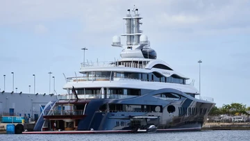 Yacht Mewah Zuckerberg Dituding Ogah Bantu Kapal Terdampar