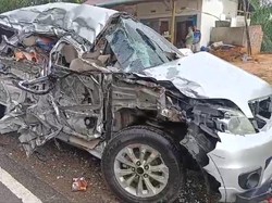 Tabrakan Minibus Vs Truk di Jalinsum Jambi-Riau, 2 Orang Tewas