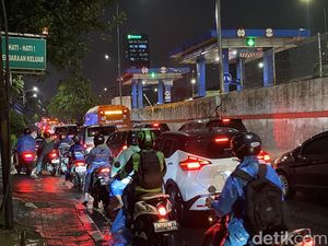 Lalin Tanjung Barat Arah TB Simatupang Macet Parah Imbas Banjir