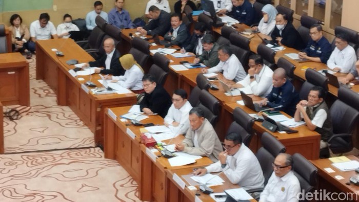 Menteri ESDM Arifin Tasrif saat rapat dengan Komisi VII DPRFoto: Herdi Alif Al Hikam/detikcom