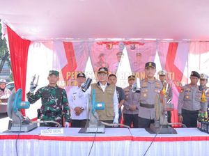 Miras dan Knalpot Brong Hasil Operasi Pekat di Lamongan Dimusnahkan Miras dan Knalpot Brong Hasil Operasi Pekat di Lamongan Dimusnahkan