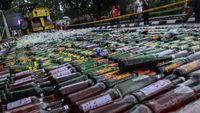 Petugas Musnahkan 25 Ribu Botol Miras di Cibinong Bogor