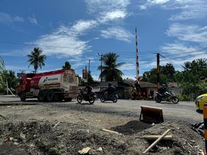 Andre Rosiade Penuhi Janji Bikin Mulus-Perlebar Jalan di Kasang, Warga Berterima Kasih Andre Rosiade Penuhi Janji Bikin Mulus-Perlebar Jalan di Kasang, Warga Berterima Kasih