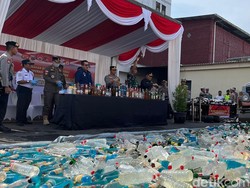 Polres Mojokerto Kota Musnahkan 1.515 Botol Miras Hasil Operasi Pekat