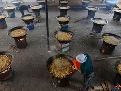 Potret Tradisi Memasak Kuah Beulangong Rayakan Nuzululquran