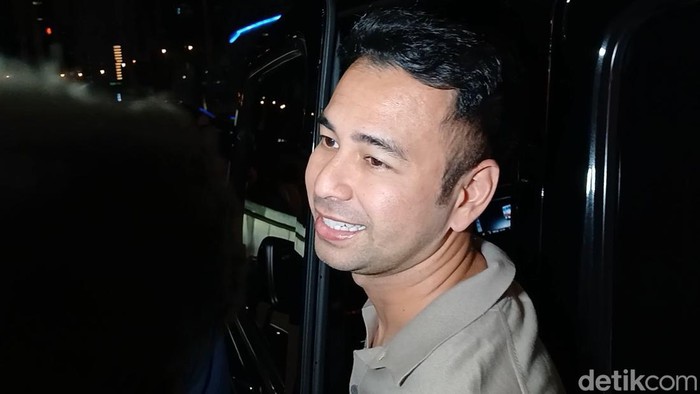 Raffi Ahmad Raffi Ahmad menjawab gunjingan dikaitkan dengan kasus suami Sandra Dewi.
