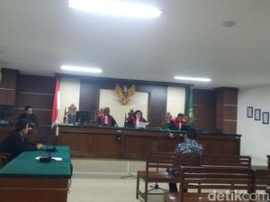 Caleg Demokrat Sulsel Bagi-bagi Uang saat Kampanye Divonis 5 Bulan Penjara Caleg Demokrat Sulsel Bagi-bagi Uang saat Kampanye Divonis 5 Bulan Penjara