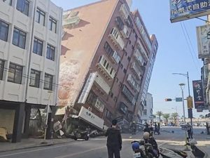 Dahsyatnya Gempa di Hualien Taiwan, Bangunan Tinggi Sampai Runtuh Dahsyatnya Gempa di Hualien Taiwan, Bangunan Tinggi Sampai Runtuh