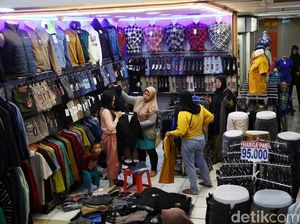 THR Cair, Warga Ramai-ramai Serbu Pusat Perbelanjaan