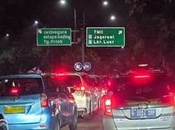 Lalin di Tol Dalam Kota Padat Sore Ini, Ada yang Karena Pohon Tumbang