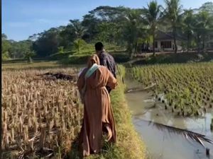 Viral Istri yang Rela Mengantar Suami Menikah Lagi, Ikut Pilih Mas Kawin Viral Istri yang Rela Mengantar Suami Menikah Lagi, Ikut Pilih Mas Kawin