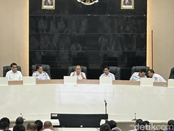 Pemkot Makassar Akan Gelar Iktikaf Hadiah Umrah-Pawai Obor di Masjid 99 Kubah