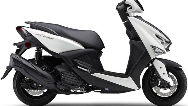 Tampang Motor Baru Yamaha yang Mesinnya Irit dan Bagasinya Muat Helm