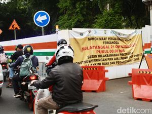 Ada Proyek Saluran Air, Jalan Cikini Makin Sempit Ada Proyek Saluran Air, Jalan Cikini Makin Sempit
