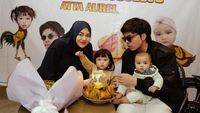 7 Foto Anniversary ke 3 Atta-Aurel Bertema Pecel Lele, Bunganya Dari Lalapan