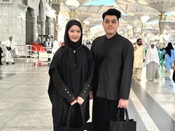 Emosional Perjalanan Umrah Pertama Asty Ananta-Suami Diingatkan Tentang Kematian