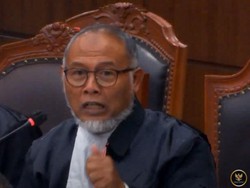 BW Debat Panas dengan Tim 02, Ketua MK: Kalau Mau Bicara Semua, Keluar Saja!