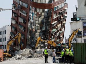 Bangunan Rusak Akibat Gempa Taiwan Mulai Dibongkar, Begini Potretnya Bangunan Rusak Akibat Gempa Taiwan Mulai Dibongkar, Begini Potretnya