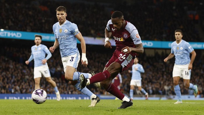 Bantai Aston Villa, Man City Jaga Asa Perburuan Gelar Liga Inggris Manchester City menggebuk Aston Villa 4-1 dalam lanjutan Liga Inggris 2023/2024. Phil Foden mencetak hat-trick di laga ini. Bermain di Etihad, Manchester, Inggris, Kamis (4/4/2024) dini hari WIB, tuan rumah bisa unggul sejak babak pertama.