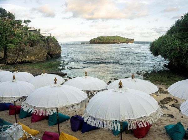 Bukan di Bali! Ini Pantai DeSlili di Gunungkidul Jogja