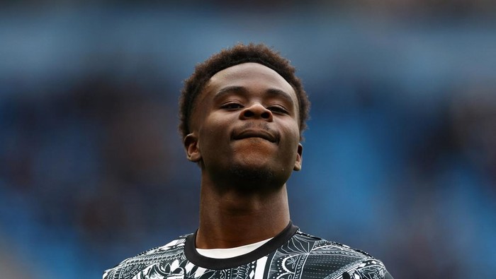 Soccer Football - Premier League - Manchester City v Arsenal - Etihad Stadium, Manchester, Britain - March 31, 2024 Arsenals Bukayo Saka during the warm up before the match REUTERS/Carl Recine NO USE WITH UNAUTHORIZED AUDIO, VIDEO, DATA, FIXTURE LISTS, CLUB/LEAGUE LOGOS OR LIVE SERVICES. ONLINE IN-MATCH USE LIMITED TO 45 IMAGES, NO VIDEO EMULATION. NO USE IN BETTING, GAMES OR SINGLE CLUB/LEAGUE/PLAYER PUBLICATIONS.