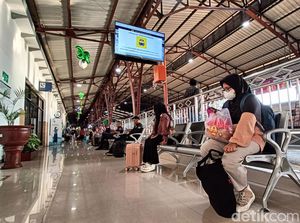 Pemudik Kereta Mulai Berdatangan di Stasiun Purwokerto