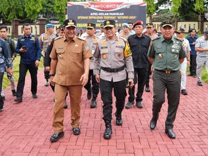 Operasi Ketupat, Pj Gubernur Sulsel Minta 4.561 TNI-Polri Utamakan Pelayanan Operasi Ketupat, Pj Gubernur Sulsel Minta 4.561 TNI-Polri Utamakan Pelayanan