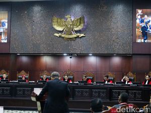 Ketua MK Kembali Tegur Bawaslu: Ngantuk Pak Ketua?