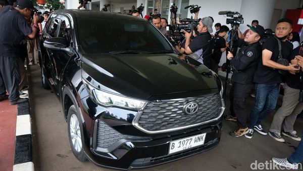 Innova Zenix Jadi Tunggangan Sandra Dewi Saat Penuhi Panggilan Kejagung