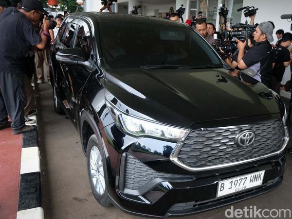 Innova Zenix Jadi Tunggangan Sandra Dewi Saat Penuhi Panggilan Kejagung