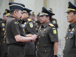Jaksa Agung Lantik Agus Salim Jadi Kajati Sulsel Gantikan Leonard Eben Ezer Jaksa Agung Lantik Agus Salim Jadi Kajati Sulsel Gantikan Leonard Eben Ezer