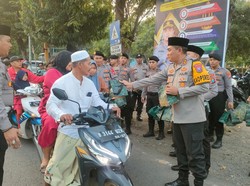 Disangka Hendak Nilang, Kapolres dan Kajari Probolinggo Ternyata Bagi Takjil