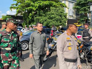 Ini Cara Polisi di Tuban Berikan Rasa Aman ke Pemudik Jalur Pantura Ini Cara Polisi di Tuban Berikan Rasa Aman ke Pemudik Jalur Pantura