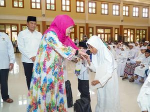 Khofifah dan Pj Wali Kota Santuni 500 Anak Yatim se-Kota Probolinggo