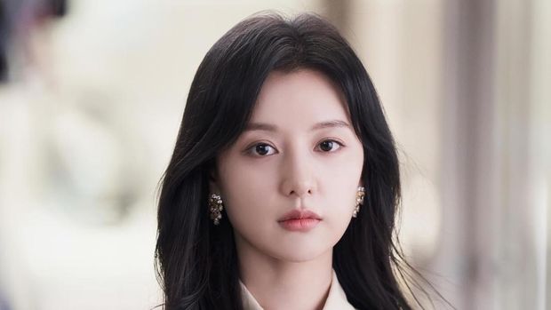 Kim Ji Won di drama Korea Queen of Tears