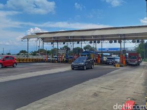 H-6 Lebaran, Pemudik Mulai Terlihat di Exit Tol Cileunyi H-6 Lebaran, Pemudik Mulai Terlihat di Exit Tol Cileunyi