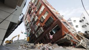 Kondisi Terkini Apartemen yang Miring Imbas Gempa Taiwan