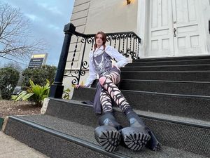 Penampilan Wanita dengan Kaki Terpanjang 1,3 Meter, Dihina Mirip Pemain Horor Penampilan Wanita dengan Kaki Terpanjang 1,3 Meter, Dihina Mirip Pemain Horor