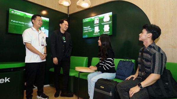 Melihat Customer Lounge Gojek di Stasiun Whoosh Halim