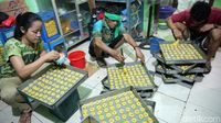 Melihat Kesibukan Pembuatan Kue Kering Lebaran