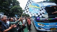 Momen Menag Yaqut Lepas 30 Bus Pemudik